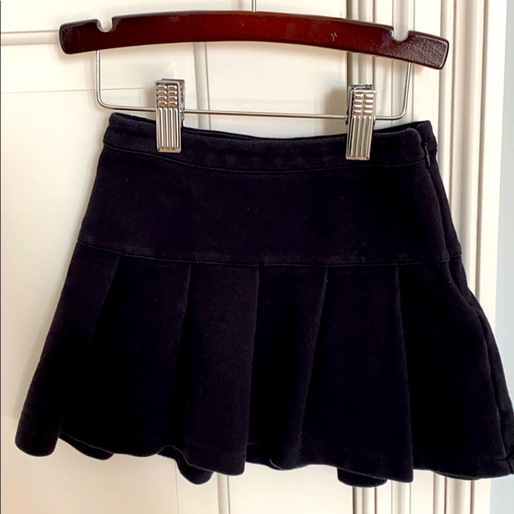 Pleated little girls Gap skirt